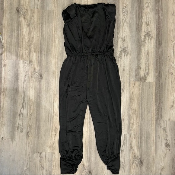 NWT GSTQ Black Satin Jumpsuit Sleeveless V Neck Ruched Ankle Crop Size XL - Picture 8 of 8
